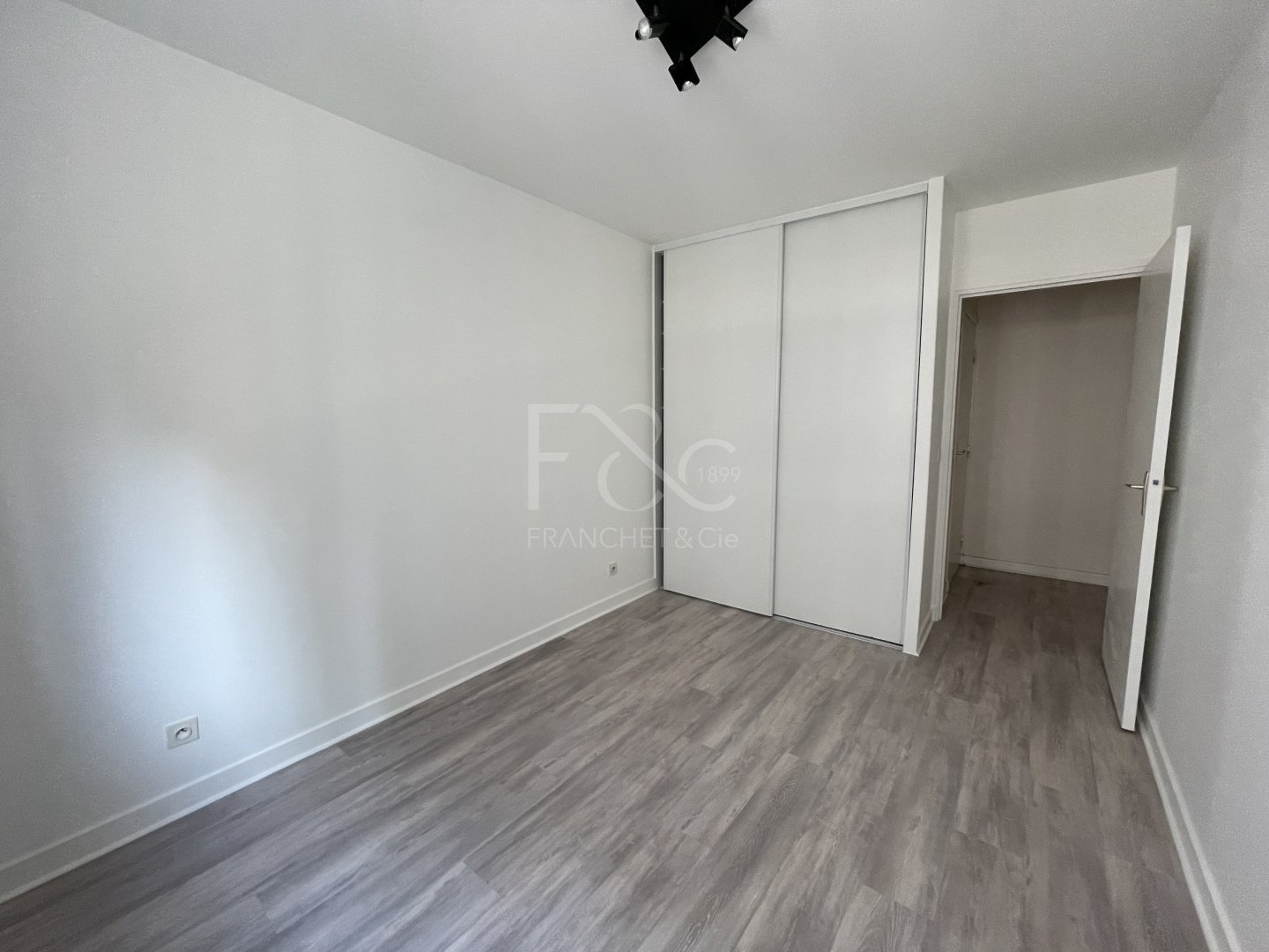 APPARTEMENT T4 A LOUER - LYON 2EME ARRONDISSEMENT - 116.76 m2 - 1855€ charges comprises par mois