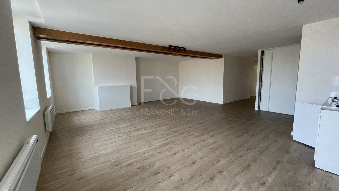 APPARTEMENT T4 A LOUER - LYON 3EME ARRONDISSEMENT - 98.36 m2 - 1 344 &euro; charges comprises par mois