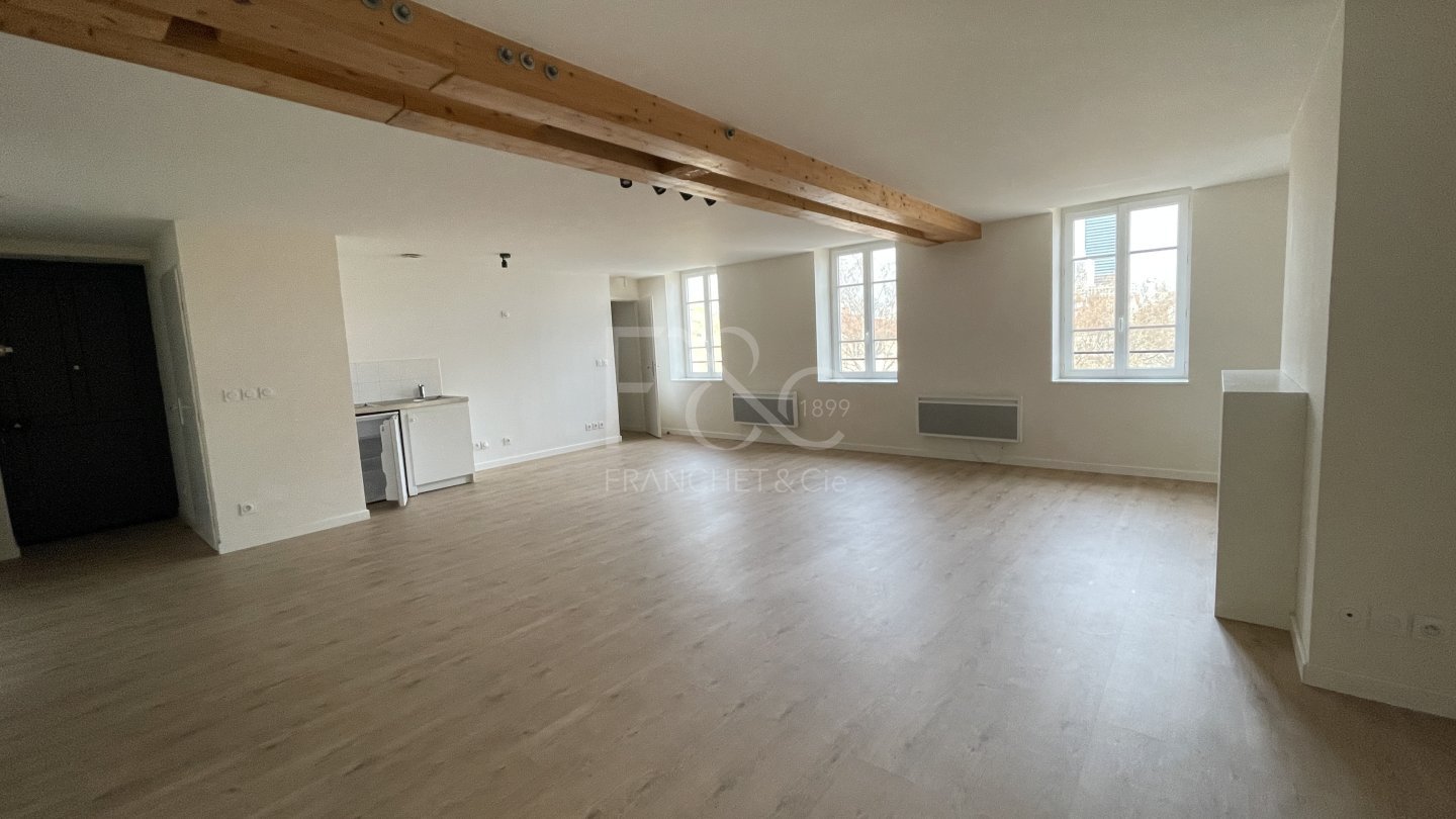 APPARTEMENT T4 A LOUER - LYON 3EME ARRONDISSEMENT - 98.36 m2 - 1 344 &euro; charges comprises par mois