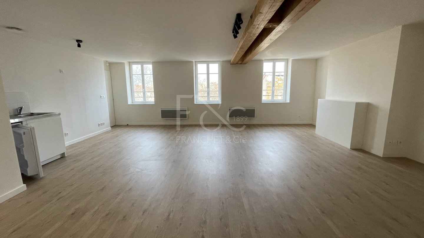 APPARTEMENT T4 A LOUER - LYON 3EME ARRONDISSEMENT - 98.36 m2 - 1 344 &euro; charges comprises par mois