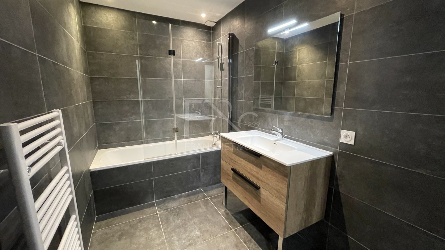 APPARTEMENT T4 A LOUER - LYON 3EME ARRONDISSEMENT - 98.36 m2 - 1 344 &euro; charges comprises par mois