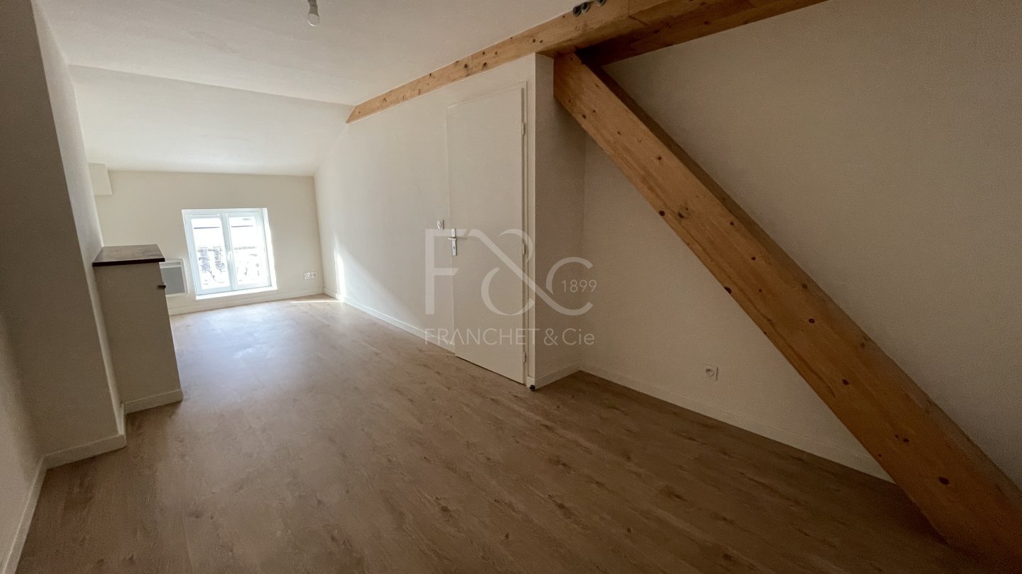 APPARTEMENT T4 A LOUER - LYON 3EME ARRONDISSEMENT - 98.36 m2 - 1 344 &euro; charges comprises par mois