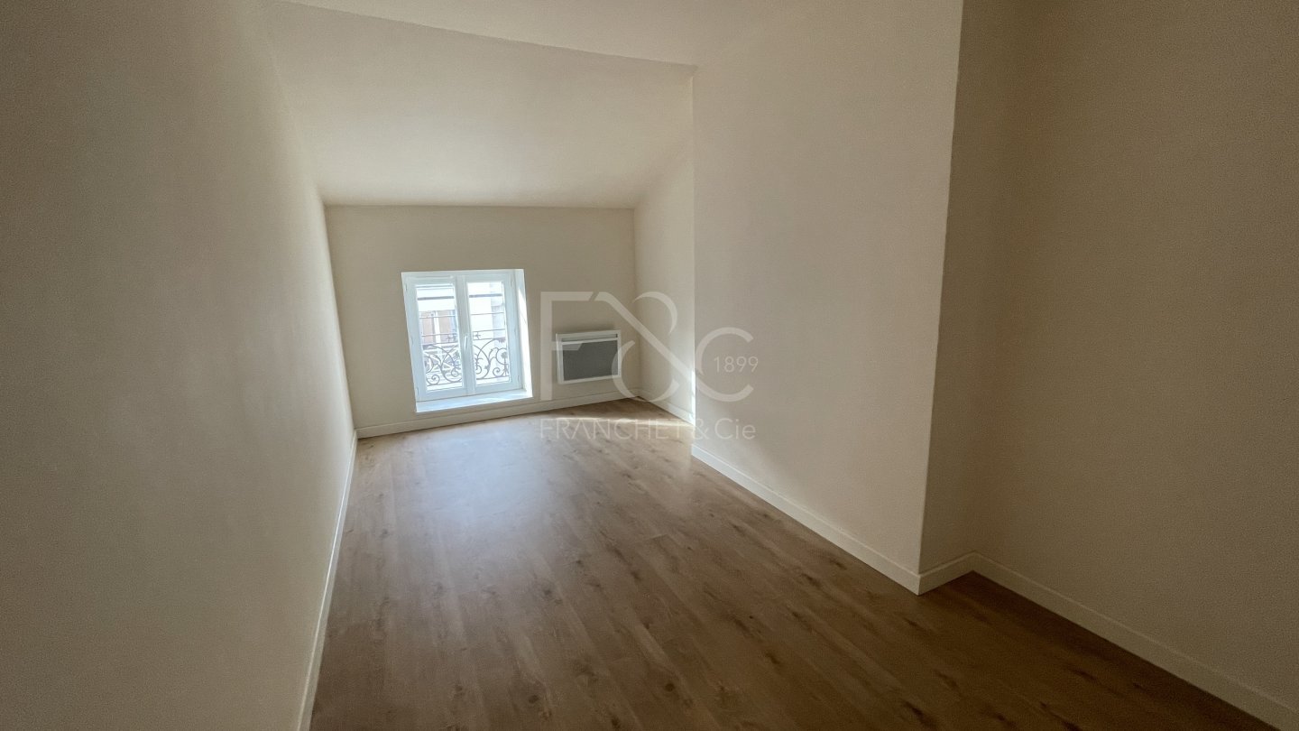 APPARTEMENT T4 A LOUER - LYON 3EME ARRONDISSEMENT - 98.36 m2 - 1 344 &euro; charges comprises par mois