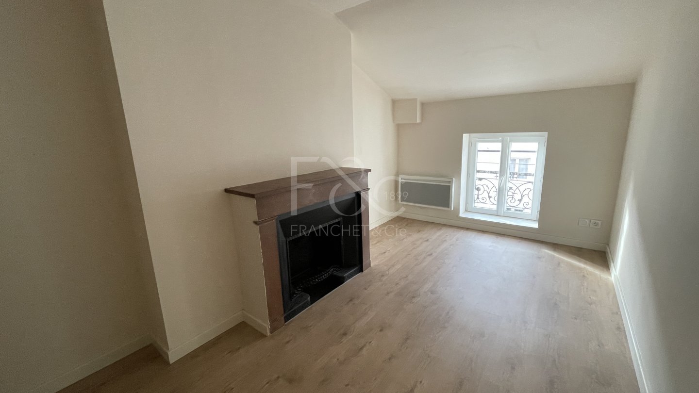 APPARTEMENT T4 A LOUER - LYON 3EME ARRONDISSEMENT - 98.36 m2 - 1 344 &euro; charges comprises par mois