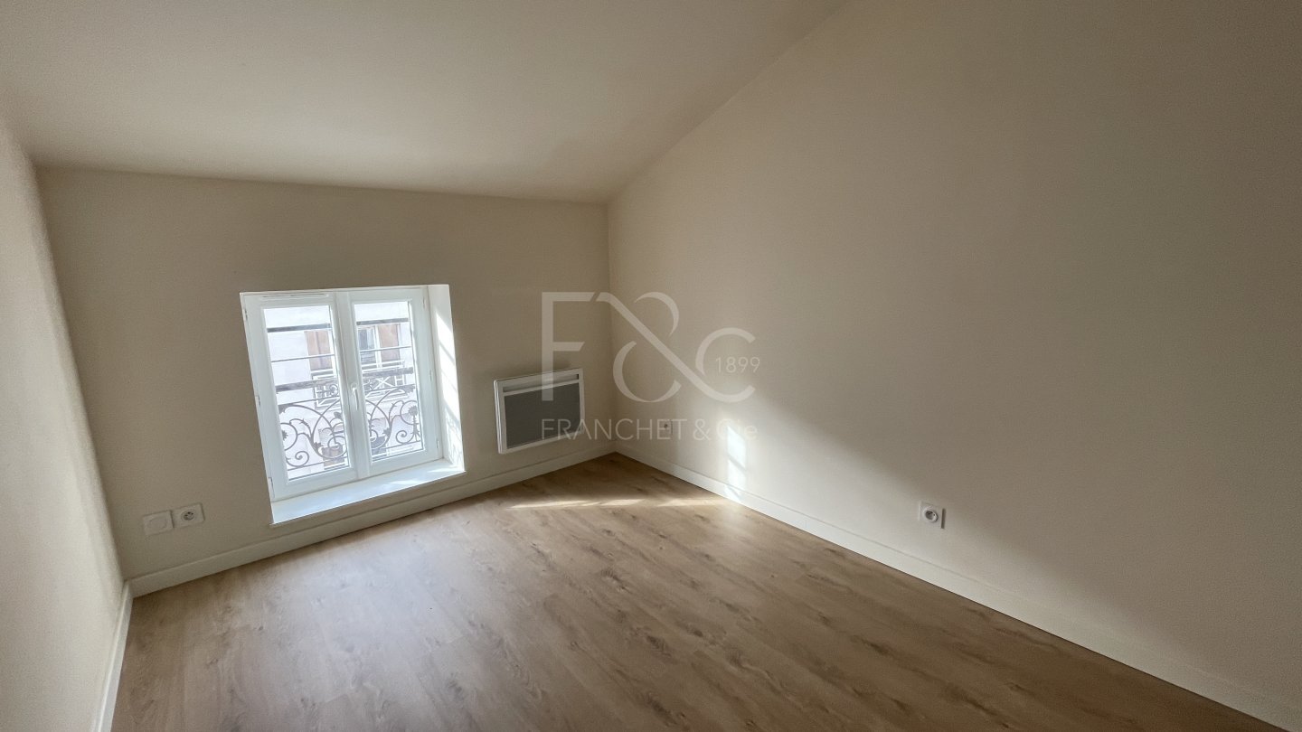 APPARTEMENT T4 A LOUER - LYON 3EME ARRONDISSEMENT - 98.36 m2 - 1 344 &euro; charges comprises par mois