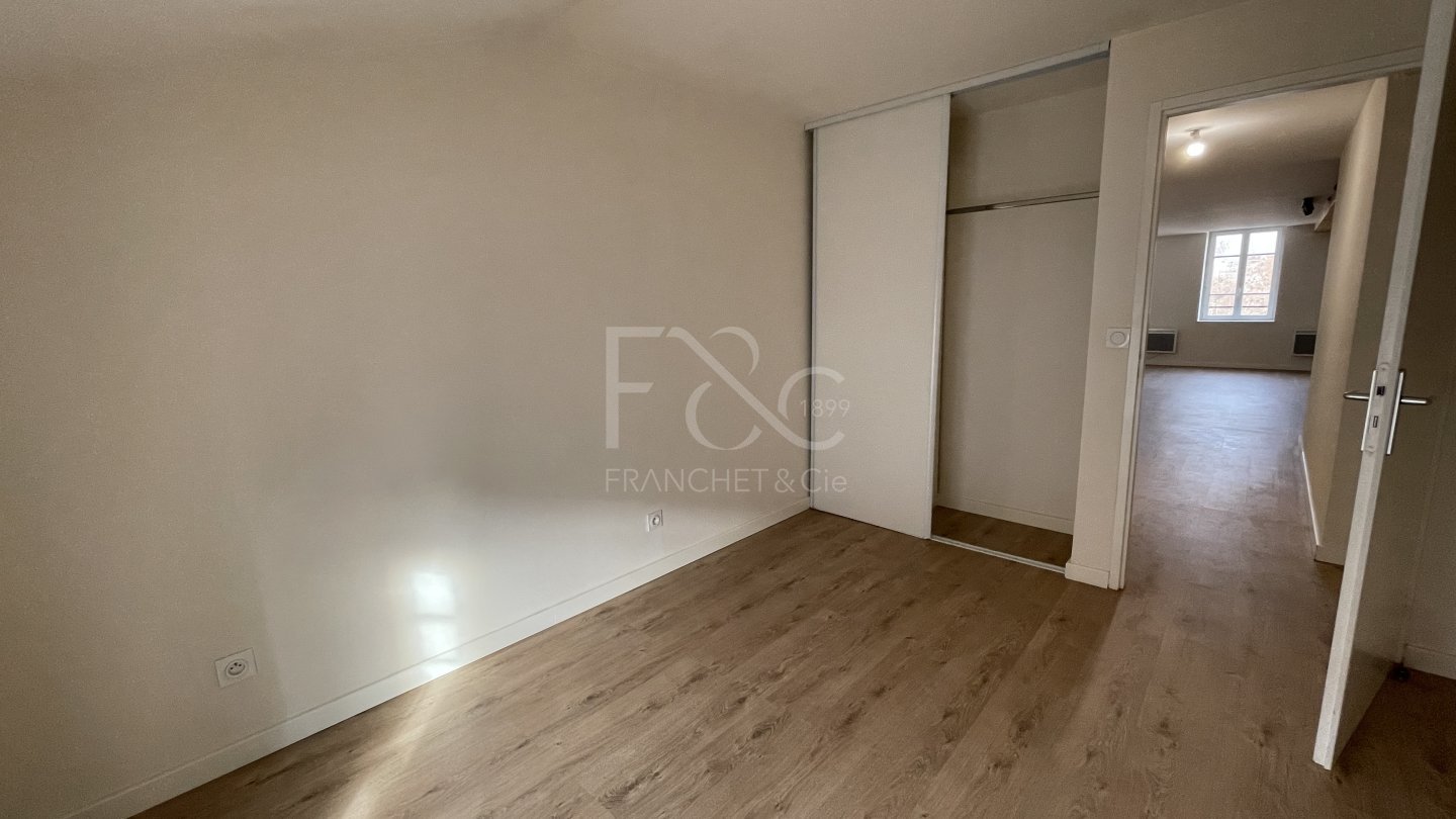 APPARTEMENT T4 A LOUER - LYON 3EME ARRONDISSEMENT - 98.36 m2 - 1 344 &euro; charges comprises par mois