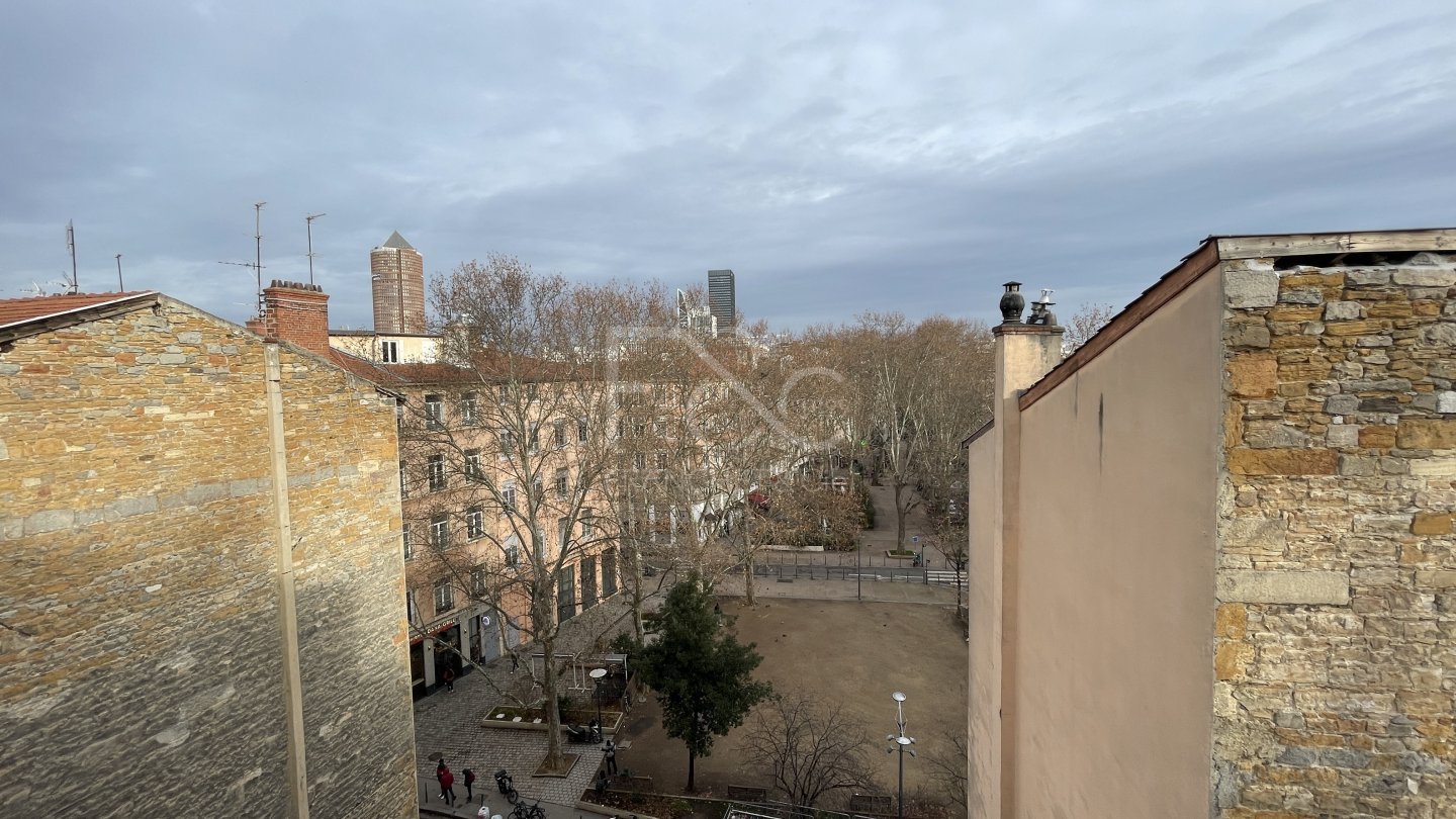 APPARTEMENT T4 A LOUER - LYON 3EME ARRONDISSEMENT - 98.36 m2 - 1 344 &euro; charges comprises par mois