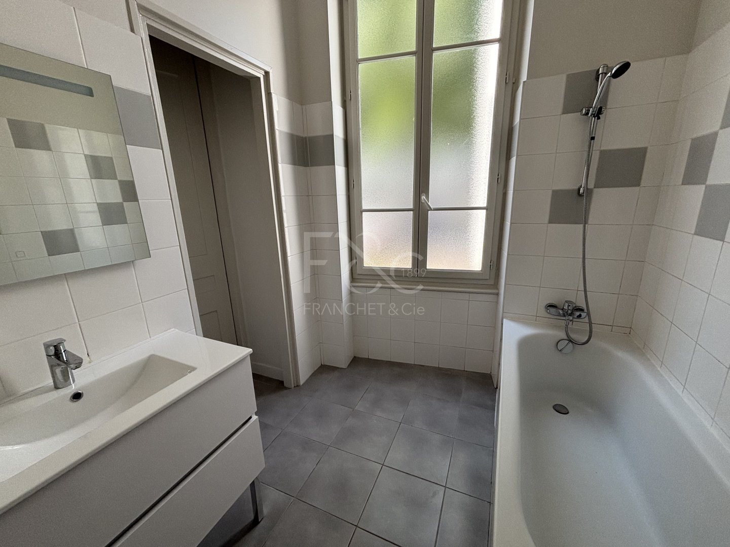 APPARTEMENT T4 A LOUER - LYON 3EME ARRONDISSEMENT - 128.67 m2 - 2 165 &euro; charges comprises par mois