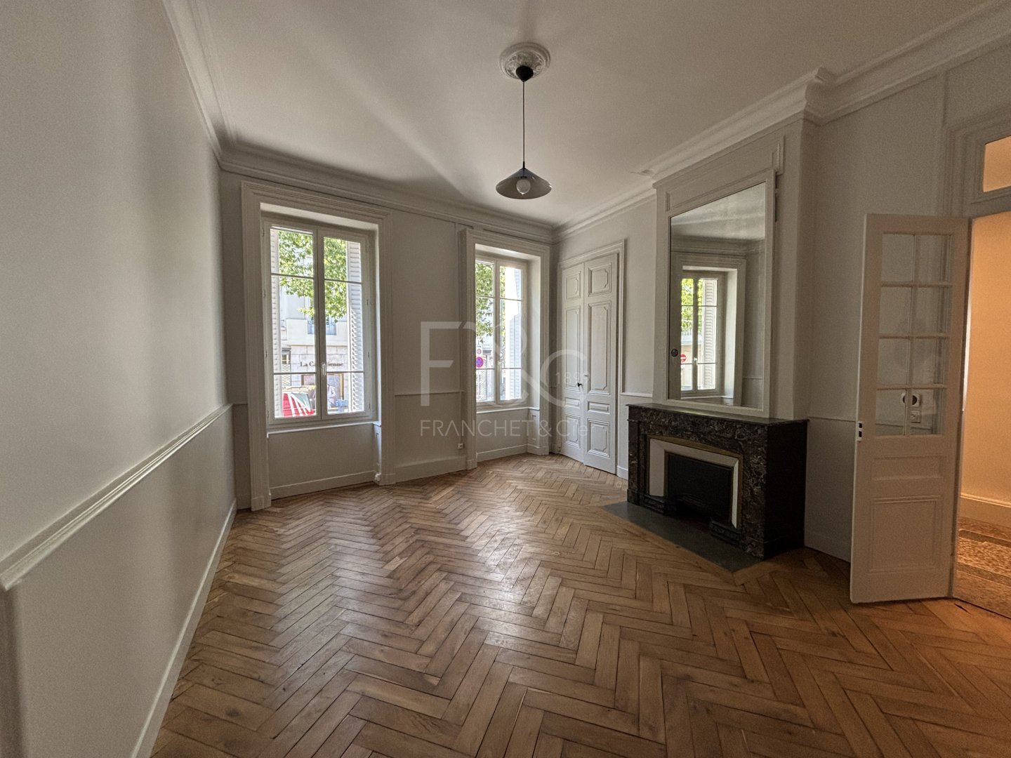 APPARTEMENT T4 A LOUER - LYON 3EME ARRONDISSEMENT - 128.67 m2 - 2 165 &euro; charges comprises par mois