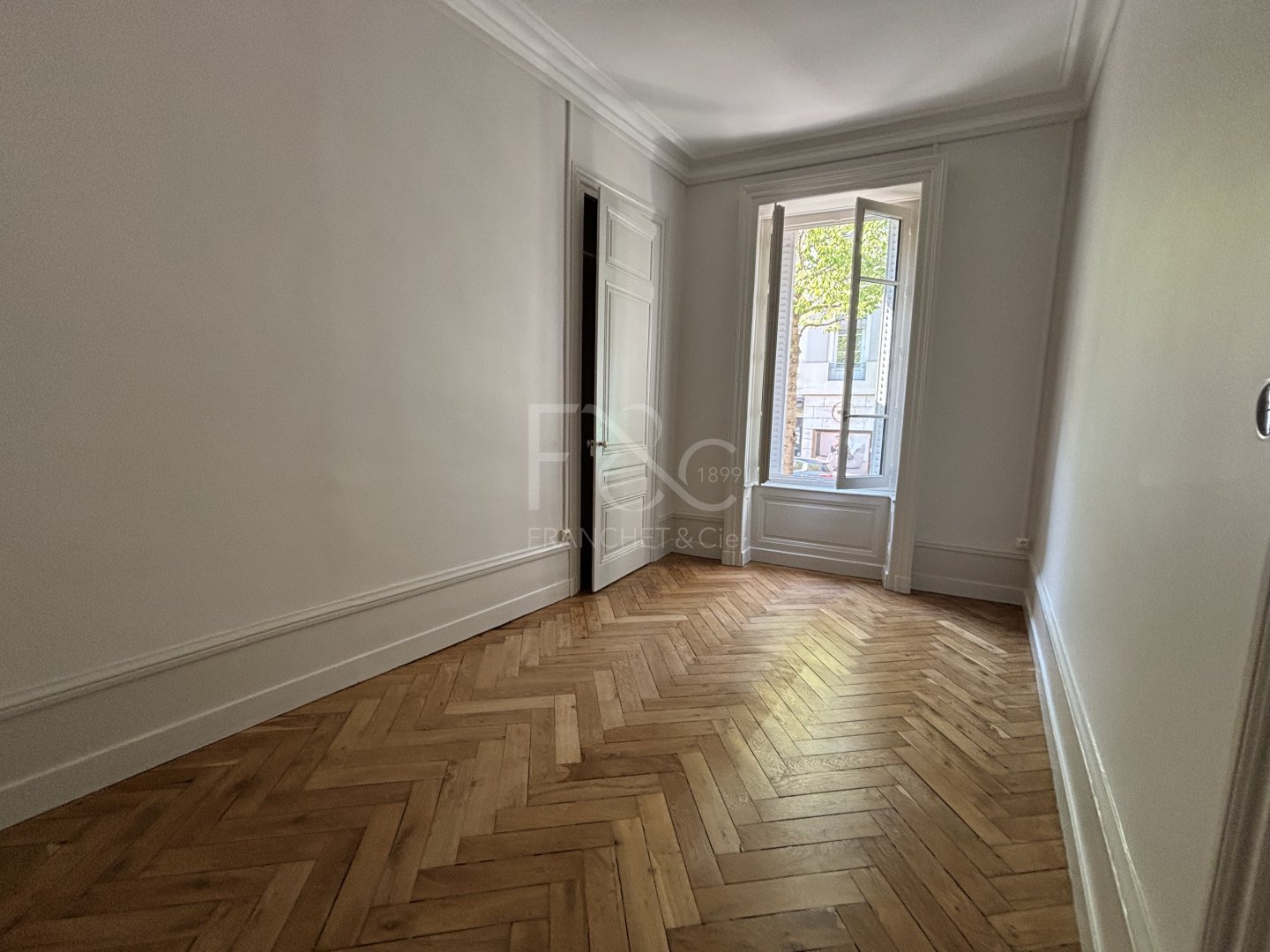 APPARTEMENT T4 A LOUER - LYON 3EME ARRONDISSEMENT - 128.67 m2 - 2 165 &euro; charges comprises par mois