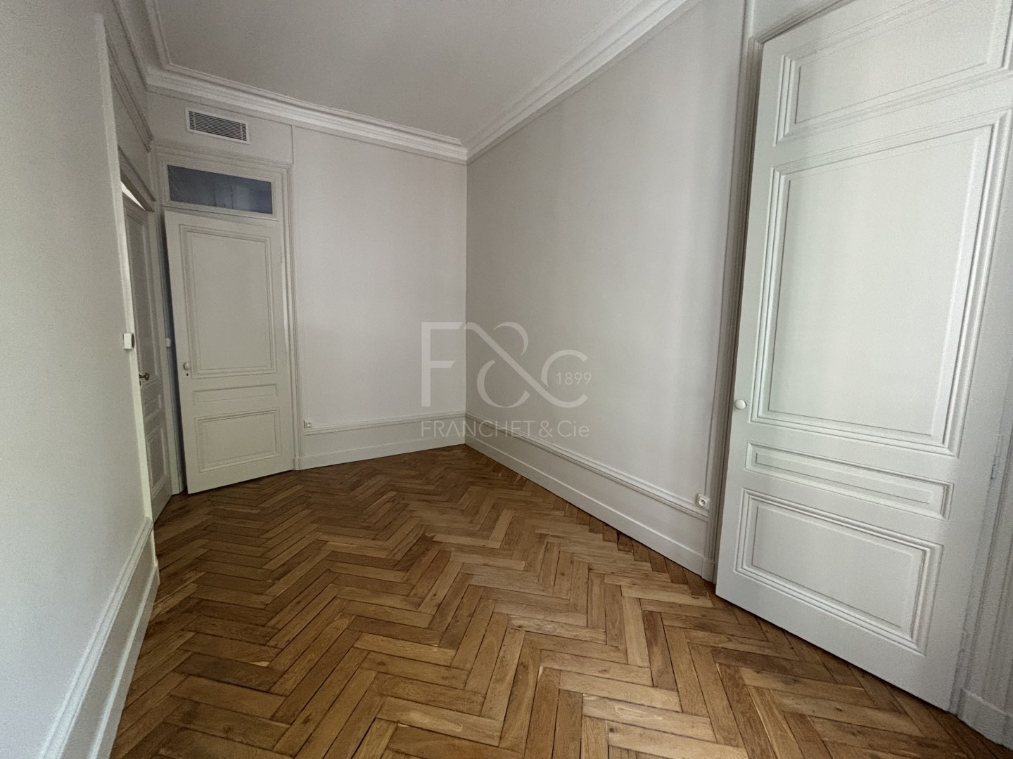 APPARTEMENT T4 A LOUER - LYON 3EME ARRONDISSEMENT - 128.67 m2 - 2 165 &euro; charges comprises par mois