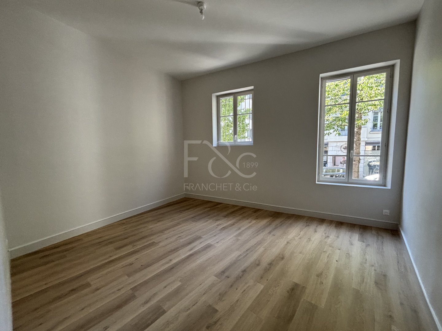 APPARTEMENT T4 A LOUER - LYON 3EME ARRONDISSEMENT - 128.67 m2 - 2 165 &euro; charges comprises par mois