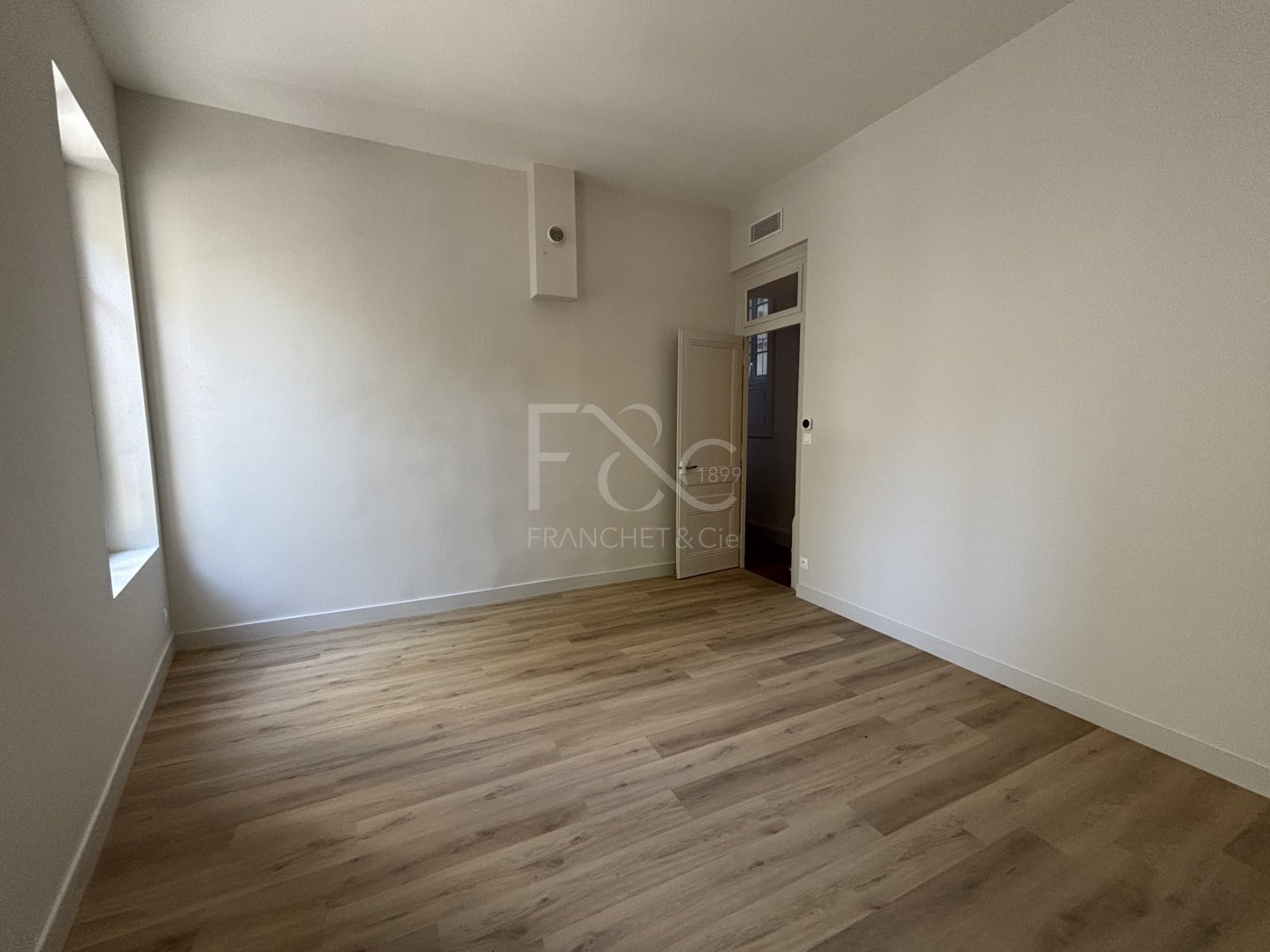 APPARTEMENT T4 A LOUER - LYON 3EME ARRONDISSEMENT - 128.67 m2 - 2 165 &euro; charges comprises par mois