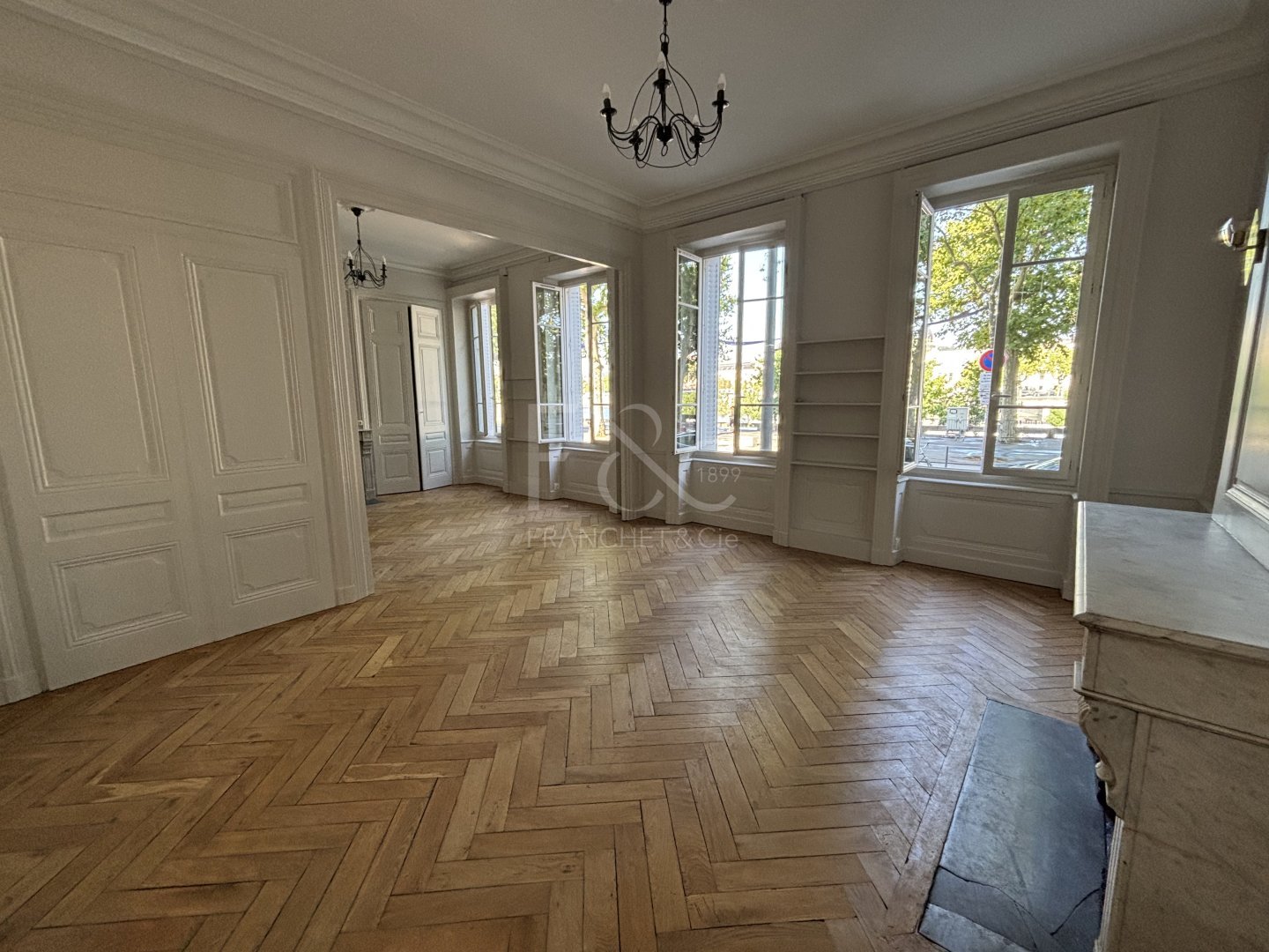 APPARTEMENT T4 A LOUER - LYON 3EME ARRONDISSEMENT - 128.67 m2 - 2 165 &euro; charges comprises par mois