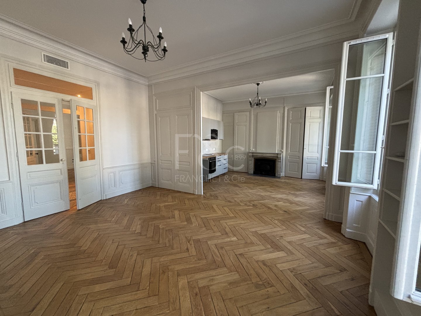 APPARTEMENT T4 A LOUER - LYON 3EME ARRONDISSEMENT - 128.67 m2 - 2 165 &euro; charges comprises par mois