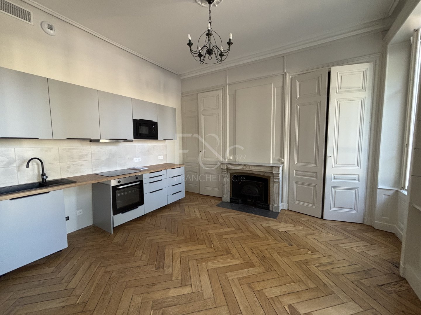 APPARTEMENT T4 A LOUER - LYON 3EME ARRONDISSEMENT - 128.67 m2 - 2 165 &euro; charges comprises par mois