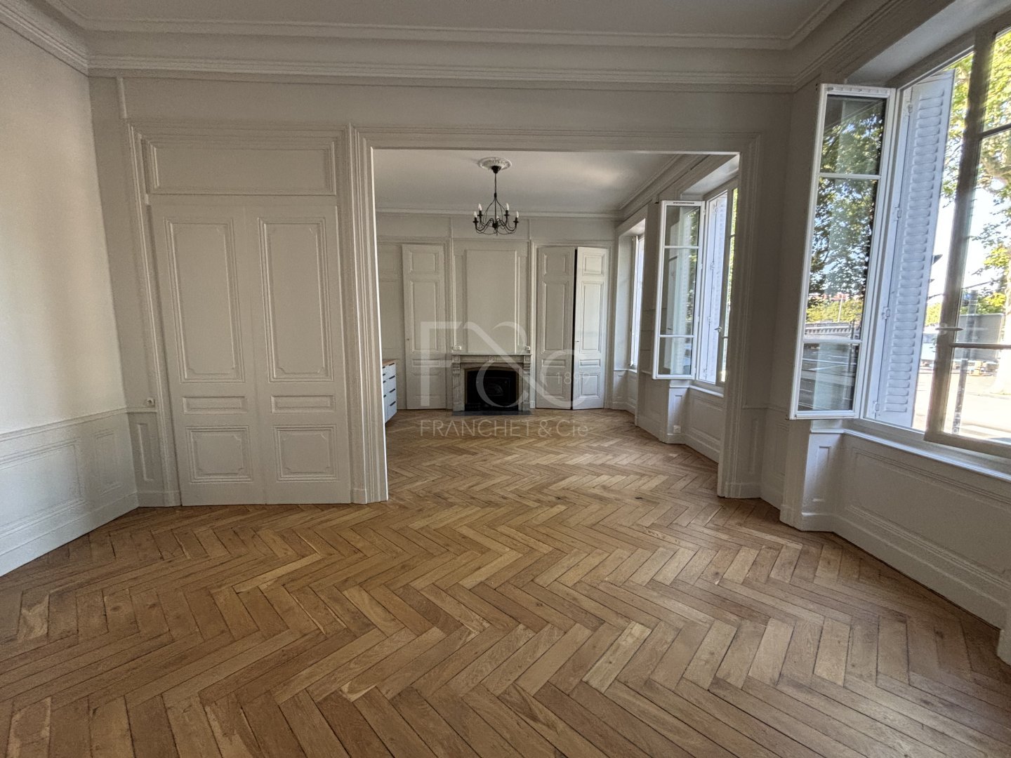 APPARTEMENT T4 A LOUER - LYON 3EME ARRONDISSEMENT - 128.67 m2 - 2 165 &euro; charges comprises par mois