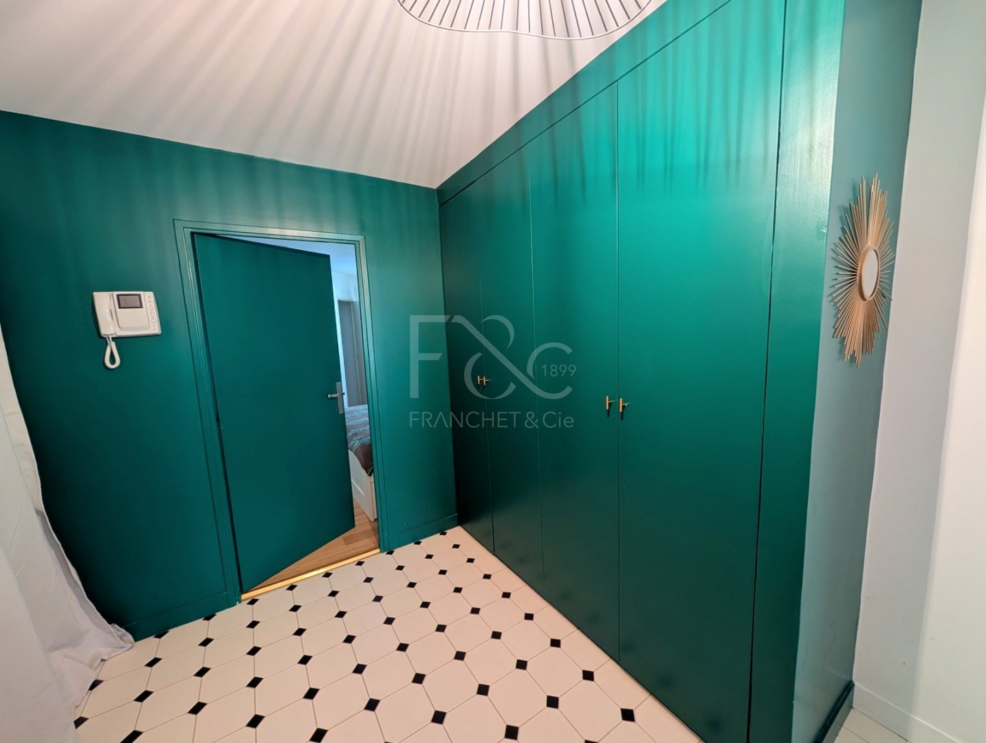 APPARTEMENT T4 A LOUER - LYON 4EME ARRONDISSEMENT - 108.07 m2 - 1 985 &euro; charges comprises par mois