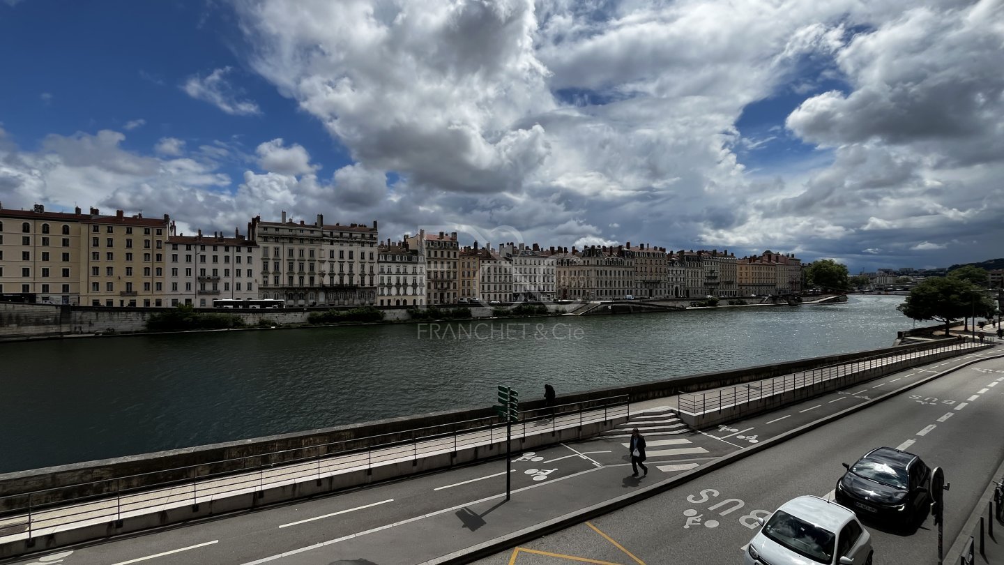 APPARTEMENT T4 A LOUER - LYON 5EME ARRONDISSEMENT - 159.75 m2 - 2 296 &euro; charges comprises par mois