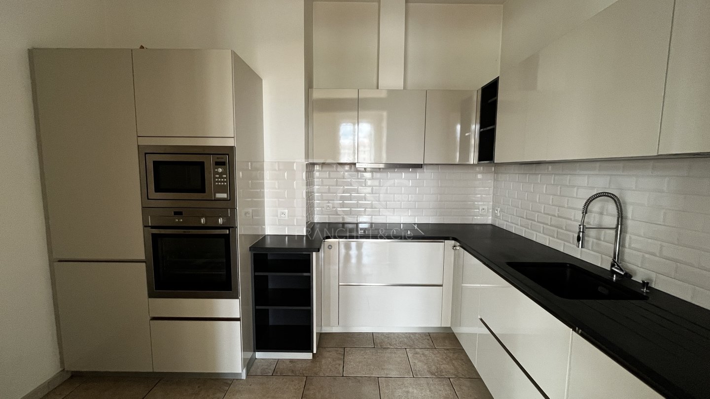 APPARTEMENT T4 A LOUER - LYON 5EME ARRONDISSEMENT - 159.75 m2 - 2 296 &euro; charges comprises par mois