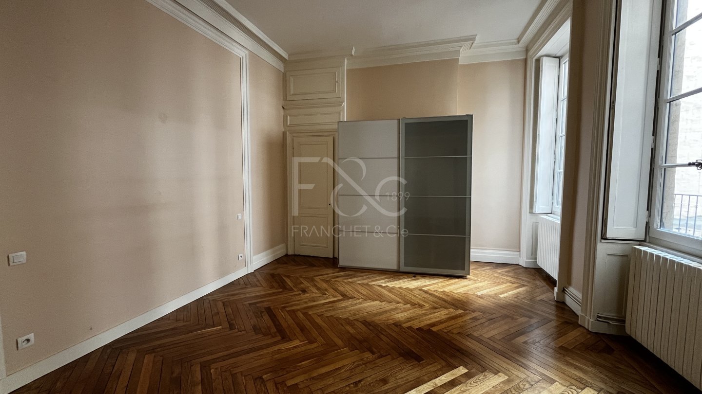APPARTEMENT T4 A LOUER - LYON 5EME ARRONDISSEMENT - 159.75 m2 - 2 296 &euro; charges comprises par mois