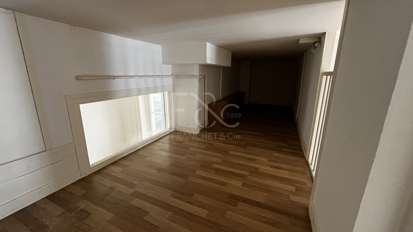 APPARTEMENT T4 A LOUER - LYON 5EME ARRONDISSEMENT - 159.75 m2 - 2 296 &euro; charges comprises par mois