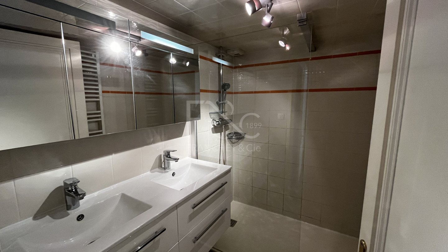 APPARTEMENT T4 A LOUER - LYON 5EME ARRONDISSEMENT - 159.75 m2 - 2 296 &euro; charges comprises par mois