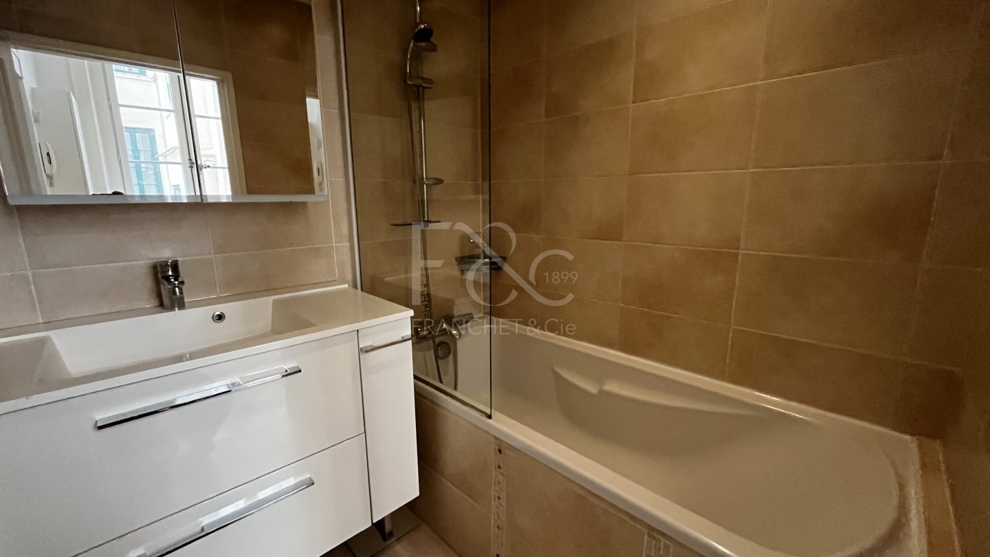 APPARTEMENT T4 A LOUER - LYON 5EME ARRONDISSEMENT - 159.75 m2 - 2 296 &euro; charges comprises par mois