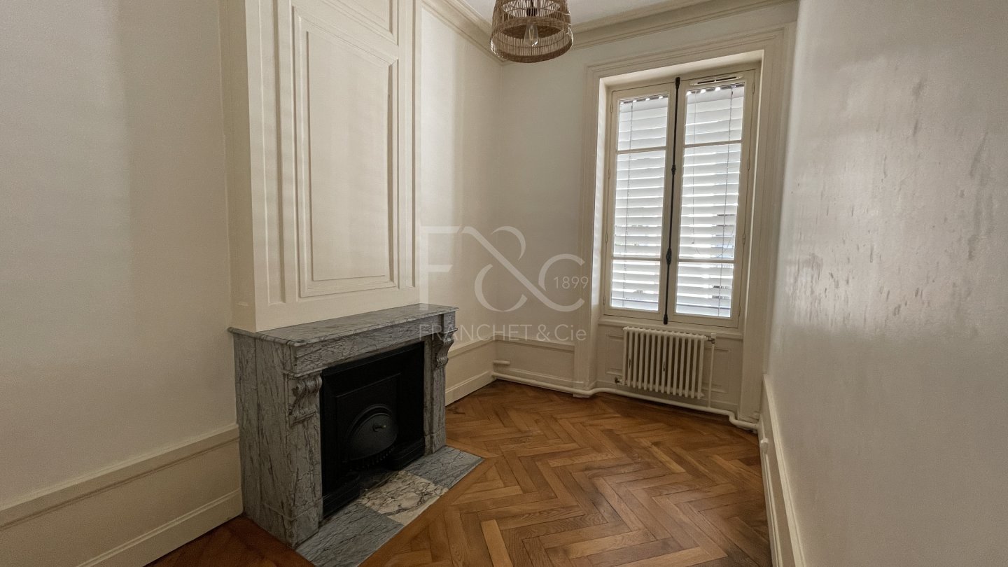 APPARTEMENT T4 A LOUER - LYON 6EME ARRONDISSEMENT - 100.74 m2 - 1 535 &euro; charges comprises par mois