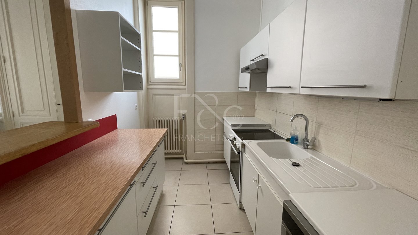 APPARTEMENT T4 A LOUER - LYON 6EME ARRONDISSEMENT - 100.74 m2 - 1 535 &euro; charges comprises par mois
