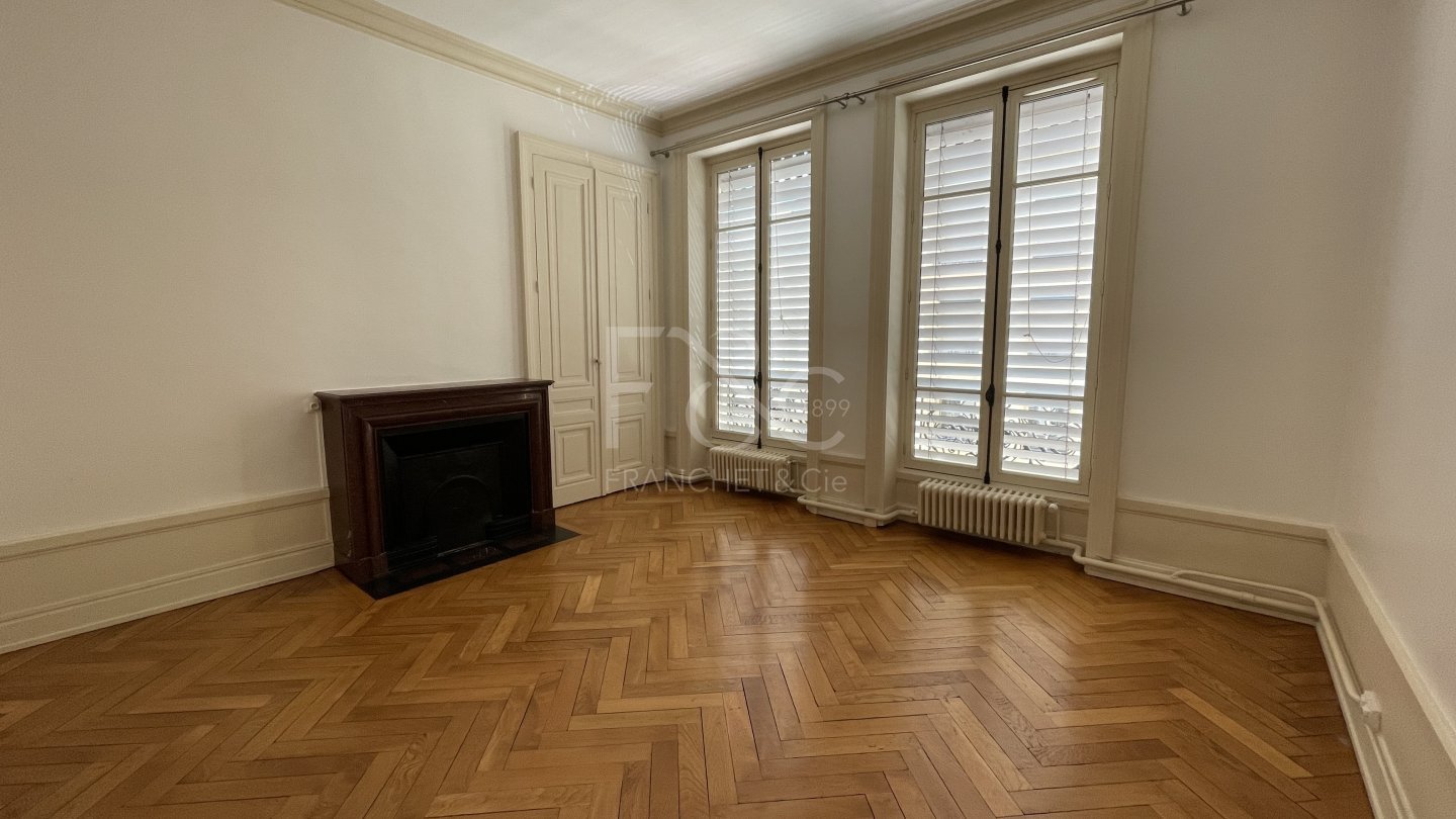 APPARTEMENT T4 A LOUER - LYON 6EME ARRONDISSEMENT - 100.74 m2 - 1 535 &euro; charges comprises par mois