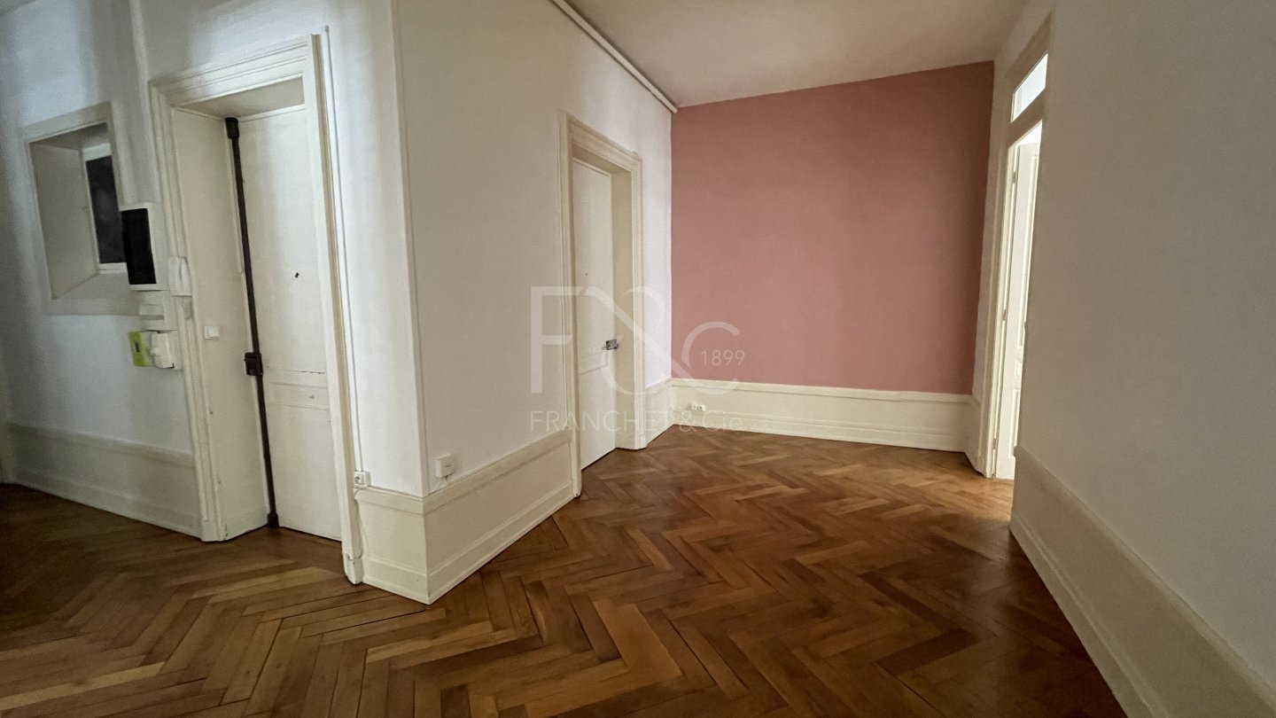 APPARTEMENT T4 A LOUER - LYON 6EME ARRONDISSEMENT - 100.74 m2 - 1 535 &euro; charges comprises par mois