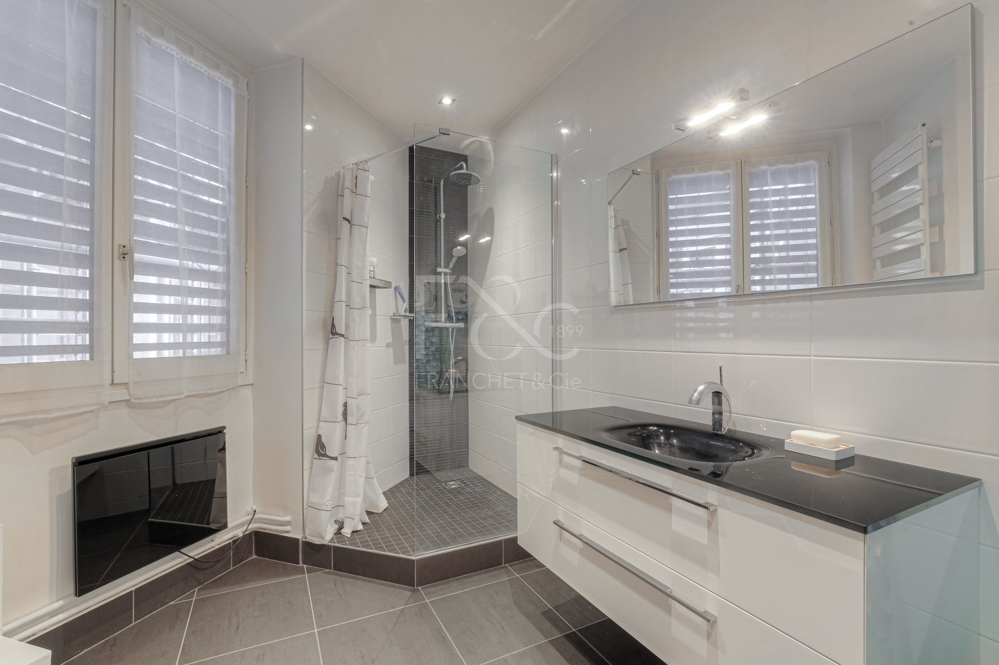 APPARTEMENT T4 A LOUER - LYON 6EME ARRONDISSEMENT - 159.06 m2 - 2�795�&euro; charges comprises par mois