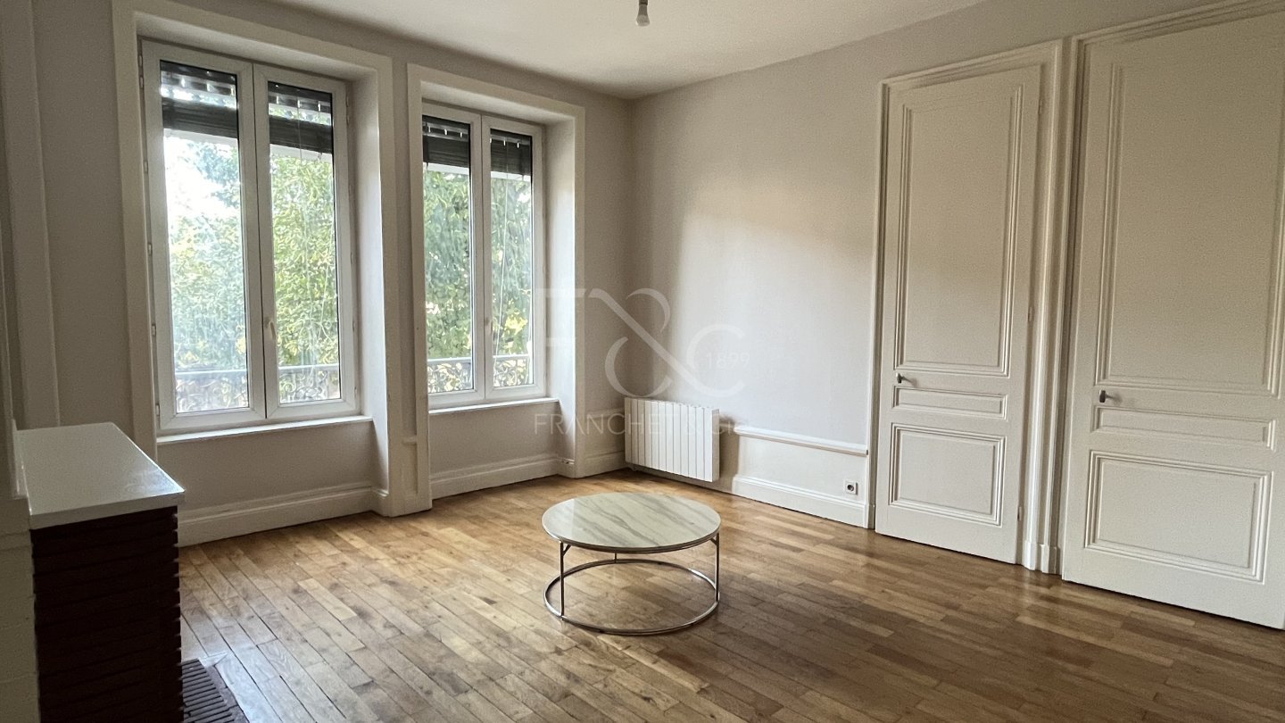 APPARTEMENT T4 A LOUER - LYON 7EME ARRONDISSEMENT - 118.68 m2 - 1 439 &euro; charges comprises par mois