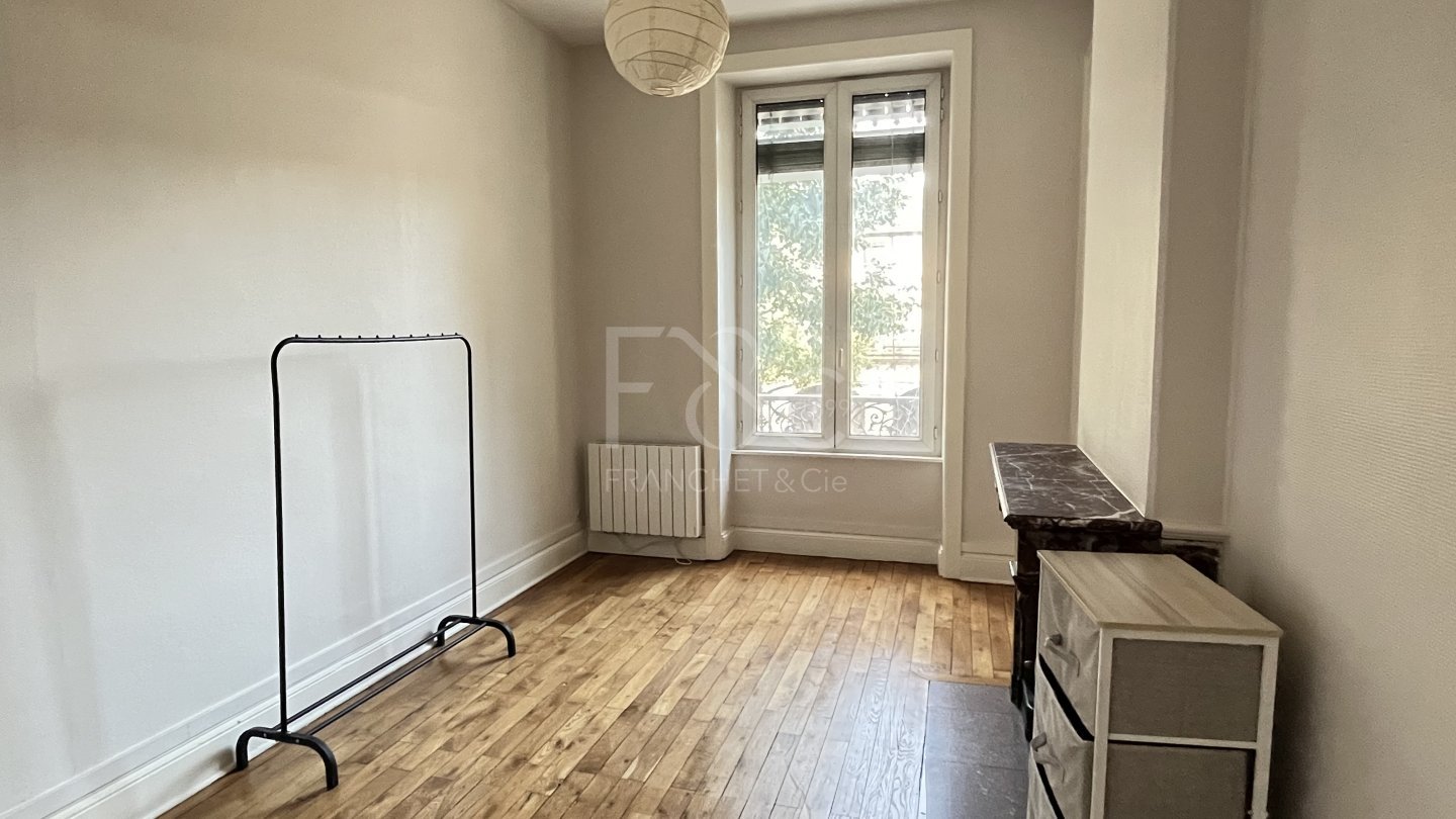 APPARTEMENT T4 A LOUER - LYON 7EME ARRONDISSEMENT - 118.68 m2 - 1 439 &euro; charges comprises par mois