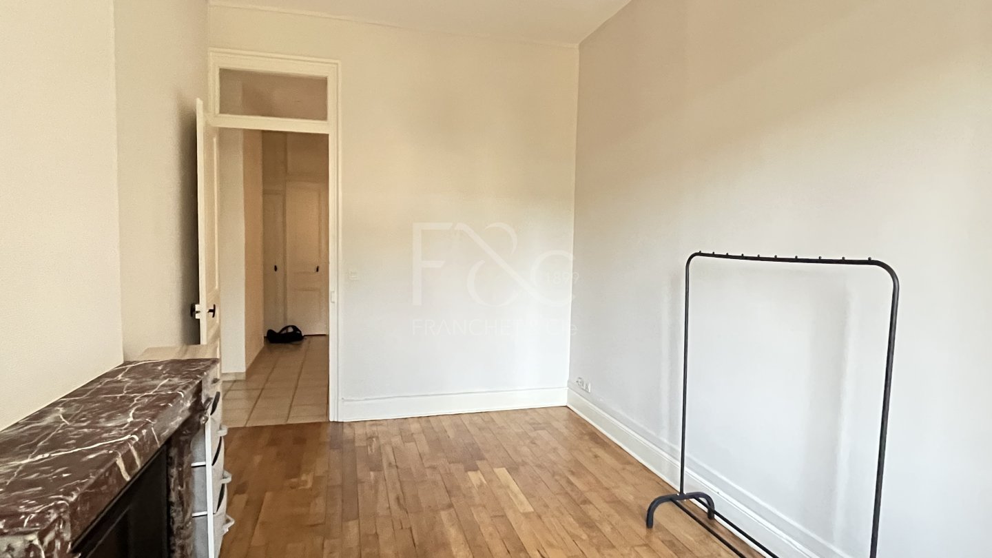 APPARTEMENT T4 A LOUER - LYON 7EME ARRONDISSEMENT - 118.68 m2 - 1 439 &euro; charges comprises par mois
