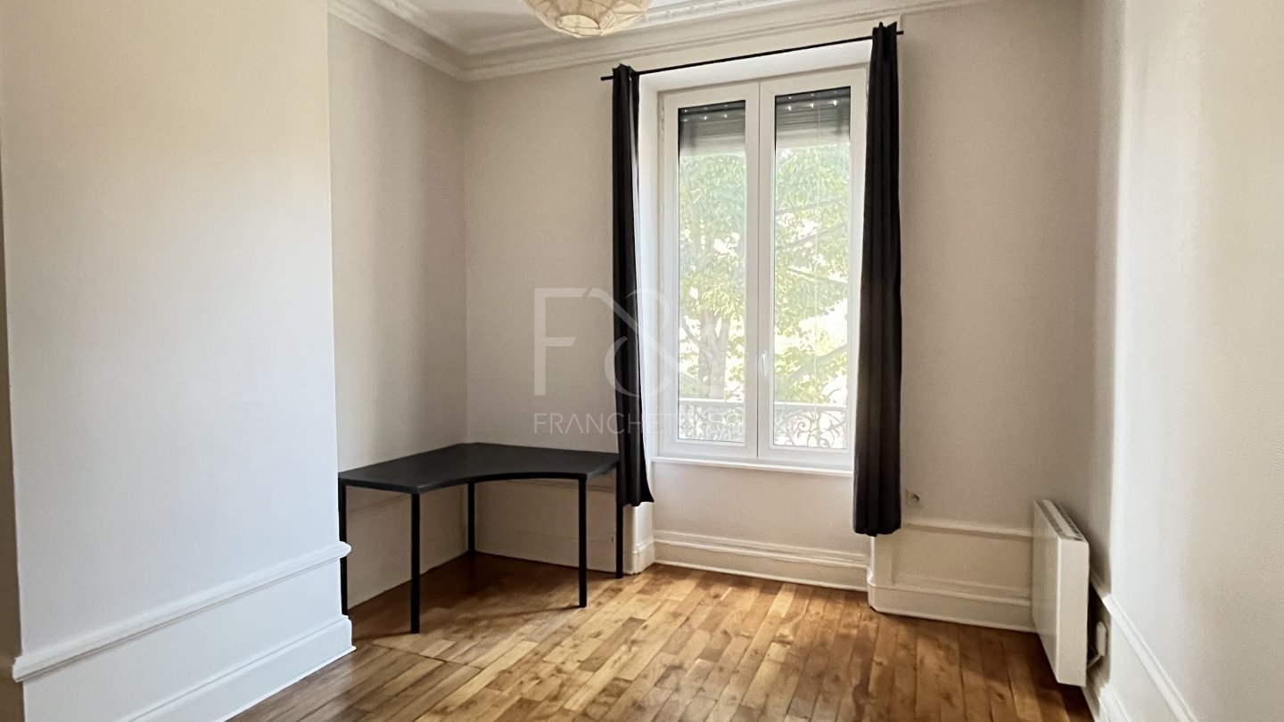 APPARTEMENT T4 A LOUER - LYON 7EME ARRONDISSEMENT - 118.68 m2 - 1 439 &euro; charges comprises par mois