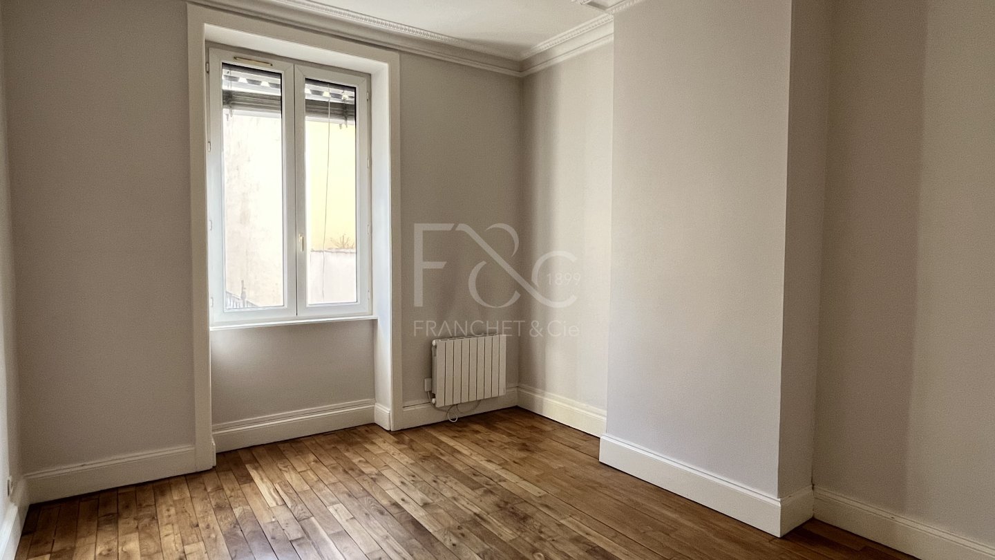 APPARTEMENT T4 A LOUER - LYON 7EME ARRONDISSEMENT - 118.68 m2 - 1 439 &euro; charges comprises par mois