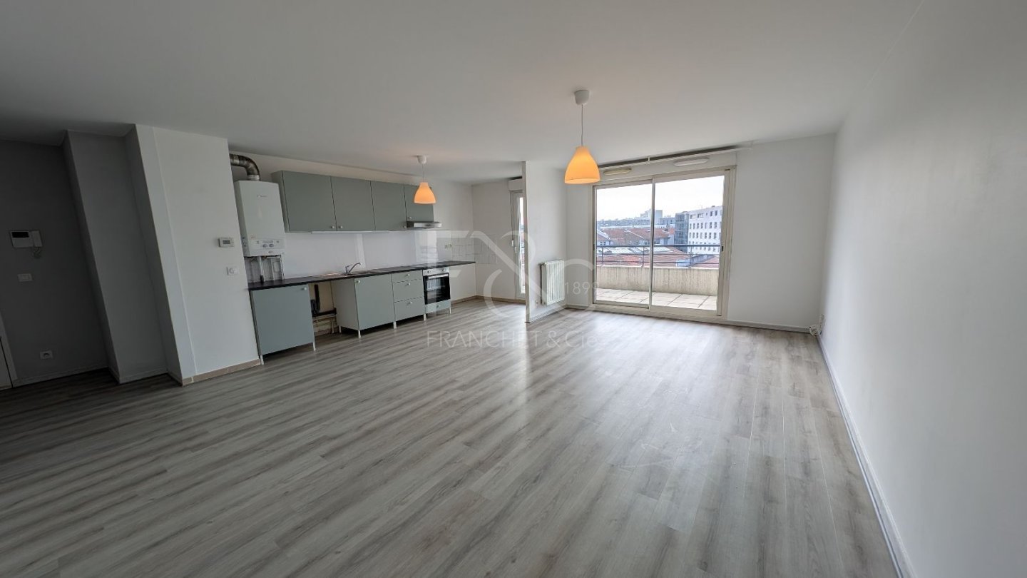 APPARTEMENT T4 A LOUER - LYON 7EME ARRONDISSEMENT - 88.73 m2 - 1534€ charges comprises par mois