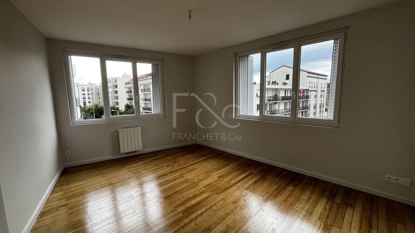APPARTEMENT T4 A LOUER - LYON 7EME ARRONDISSEMENT - 68.78 m2 - 890€ charges comprises par mois