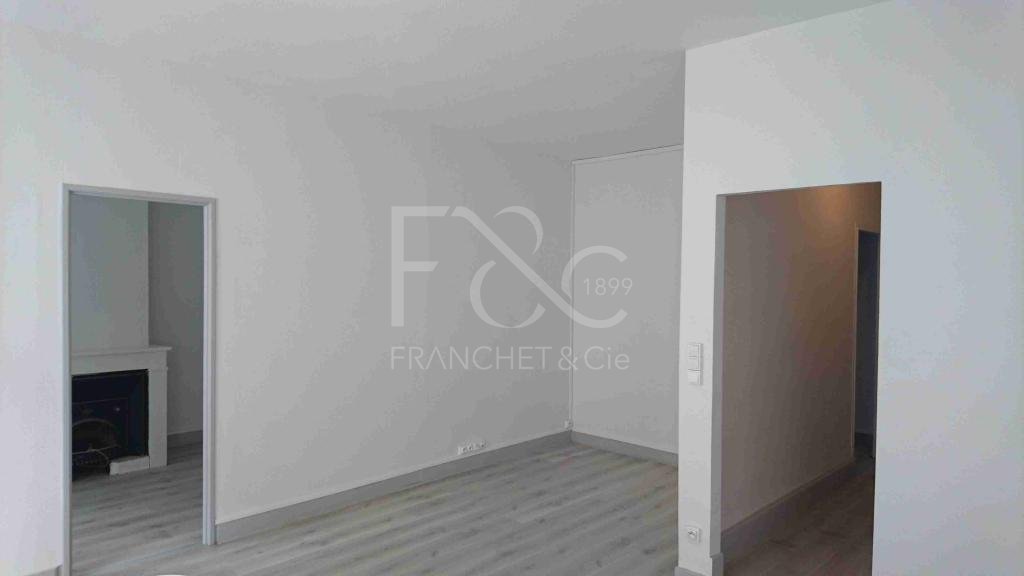 APPARTEMENT T4 A LOUER - LYON 7EME ARRONDISSEMENT - 82.78 m2 - 1�201�&euro; charges comprises par mois