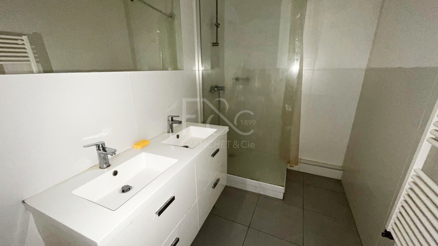 APPARTEMENT T4 A LOUER - LYON 7EME ARRONDISSEMENT - 82.78 m2 - 1�201�&euro; charges comprises par mois