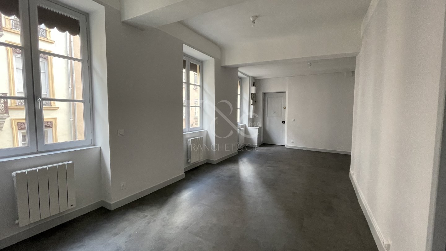 APPARTEMENT T5 A LOUER - LYON 2EME ARRONDISSEMENT - 57.33 m2 - 974 &euro; charges comprises par mois