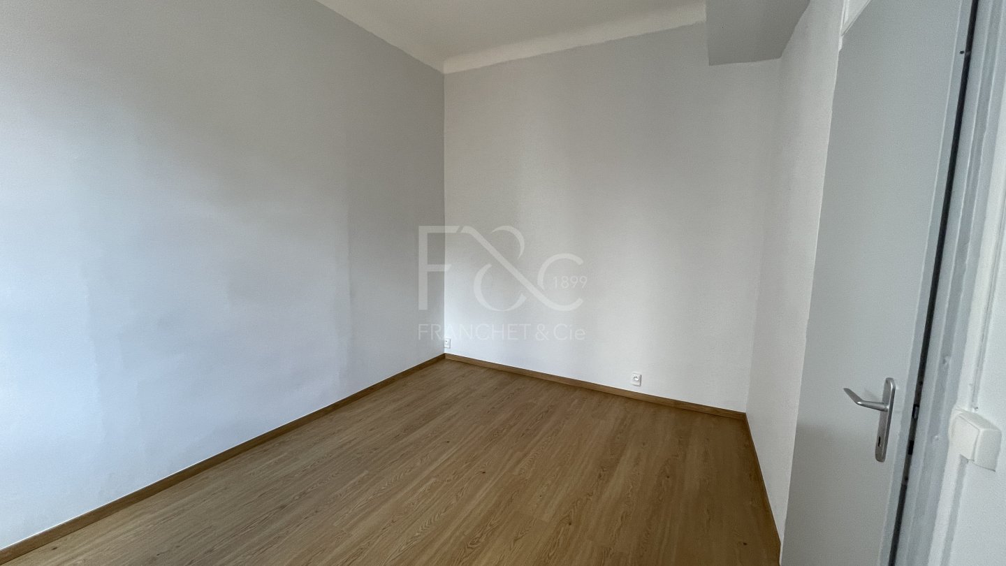 APPARTEMENT T5 A LOUER - LYON 2EME ARRONDISSEMENT - 57.33 m2 - 974 &euro; charges comprises par mois