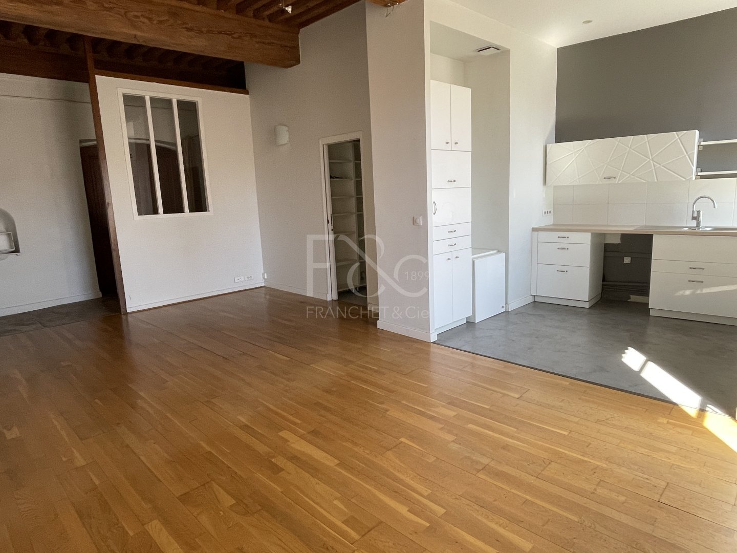 APPARTEMENT T5 A LOUER - LYON 2EME ARRONDISSEMENT Jacobins - 143.09 m2 - 1990€ charges comprises par mois