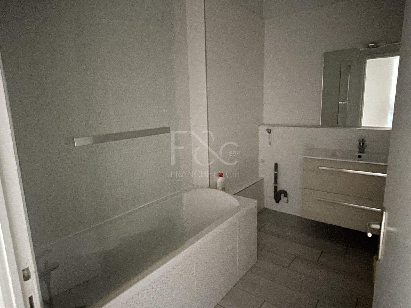 APPARTEMENT T5 A LOUER - LYON 2EME ARRONDISSEMENT Jacobins - 143.09 m2 - 1990€ charges comprises par mois