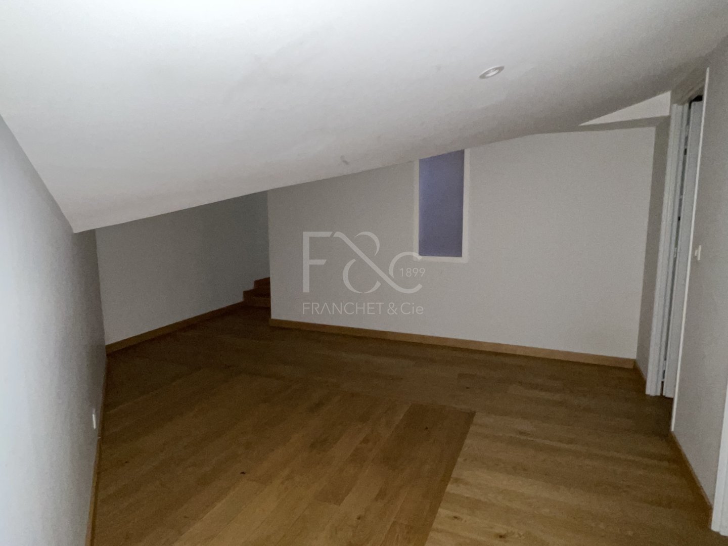 APPARTEMENT T5 A LOUER - LYON 2EME ARRONDISSEMENT Jacobins - 143.09 m2 - 1990€ charges comprises par mois