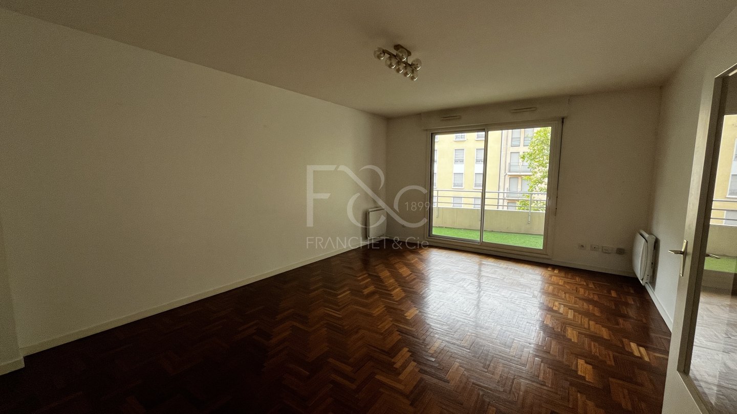 APPARTEMENT T5 A LOUER - LYON 4EME ARRONDISSEMENT - 115.43 m2 - 1 747 &euro; charges comprises par mois