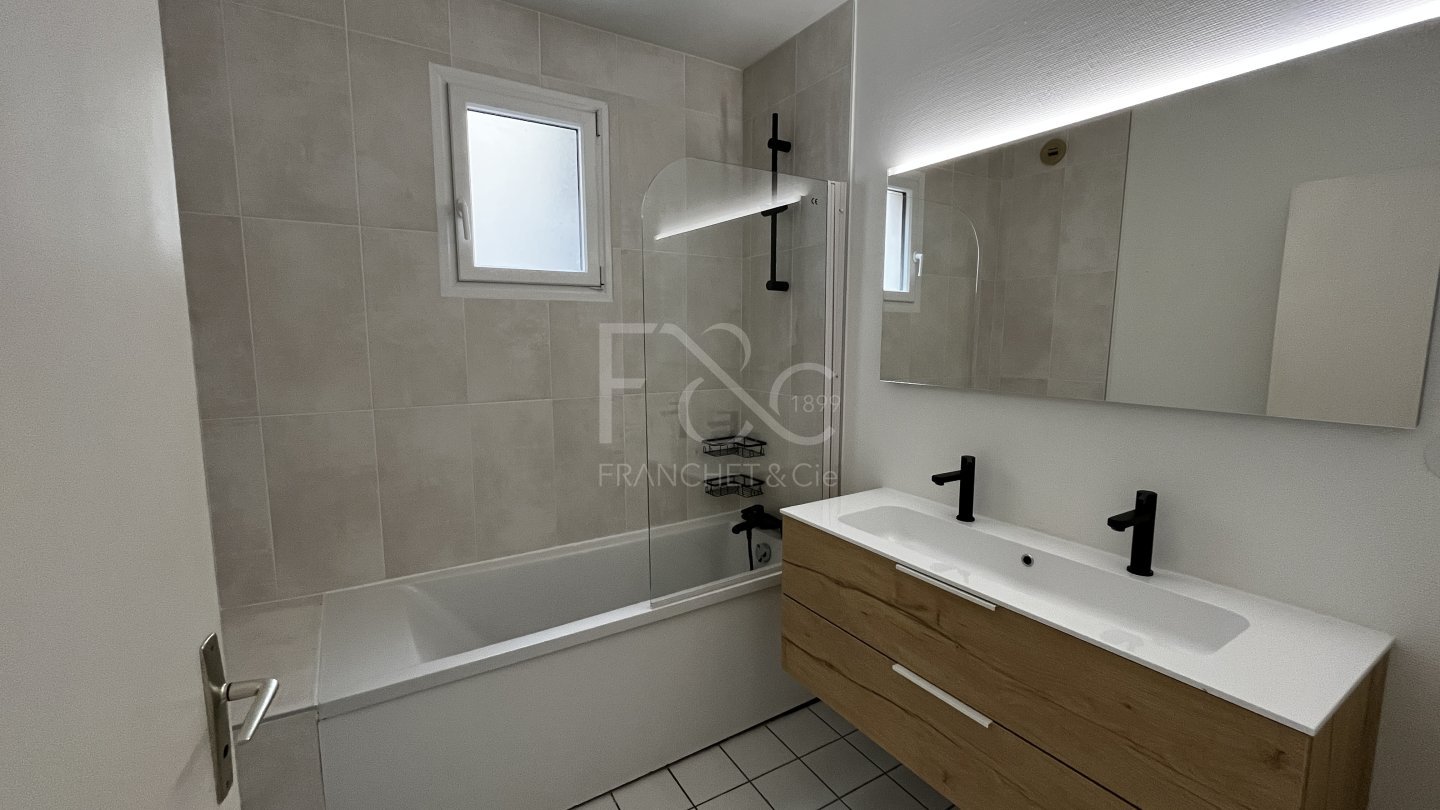 APPARTEMENT T5 A LOUER - LYON 4EME ARRONDISSEMENT - 115.43 m2 - 1 747 &euro; charges comprises par mois