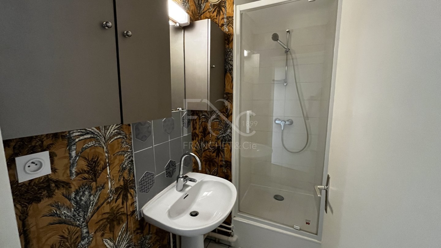 APPARTEMENT T5 A LOUER - LYON 4EME ARRONDISSEMENT - 115.43 m2 - 1 747 &euro; charges comprises par mois